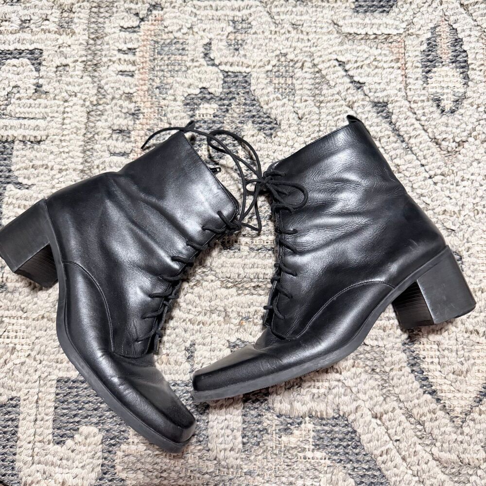 Bandolino K2k leather lace up boots size 8